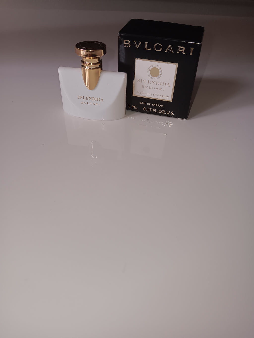 Bvlgari Splendida Patchouli Tentation 5 ml [Parfum miniature Patchouli Tentation de Bvlgari

Petit flacon Bvlgari Splendida pour femme [Parfum féminin Bvlgari en petit format

Mini flacon de fragrance Patchouli Tentation [Bvlgari Splendida parfum format poche

Parfum de luxe Bvlgari pour collectionneuses [Miniature parfum Bvlgari facile à transporter [Flacon 5 ml de Bvlgari Splendida Patchouli Tentation [Parfum Patchouli Tentation en format miniature
