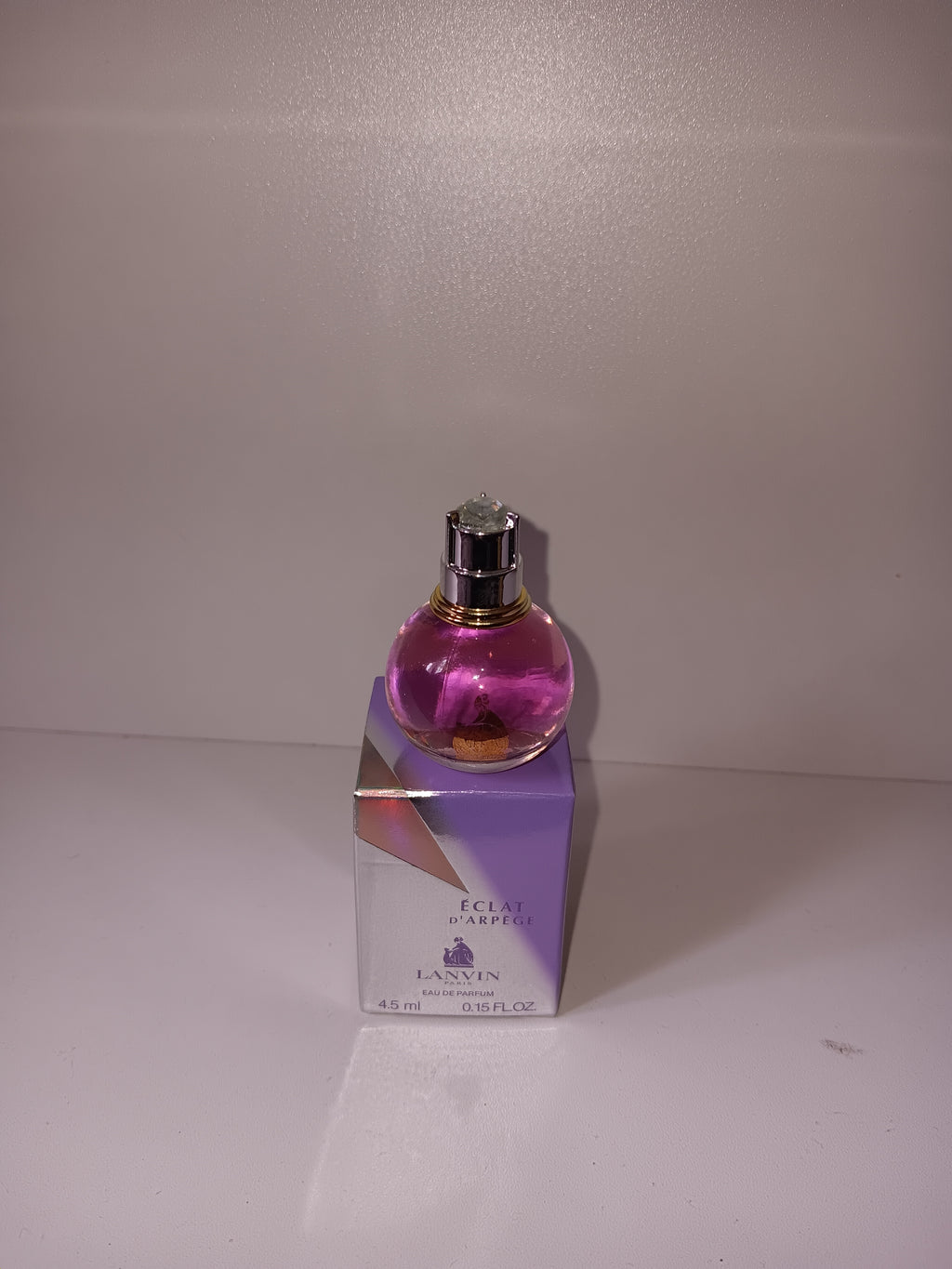 Trois mini-parfums de luxe [Coffret de parfums printemps-été [Coffret découverte de parfums de luxe
Trois flacons de parfum de 5 ml  Coffret cadeau de mini-parfums [Collection de parfums format voyage
Coffret de trois fragrances [Miniatures de parfums de luxe [Coffret cadeau découverte de parfums
Collection de fragrances printemps-été
