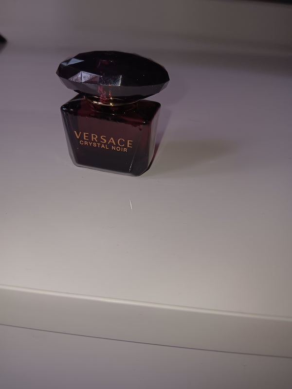 Mini parfum Versace Crystal Noir [Parfum Versace Crystal Noir femme 5 ml [Miniature de parfum de luxe Versace [Versace Crystal Noir format voyage [Flacon miniature Versace pour femme
Parfum Crystal Noir en format miniature [Parfum Versace femme en format 5 ml [Parfum de luxe Versace à offrir
Versace Crystal Noir format compact [Flacon de parfum Versace Crystal Noir