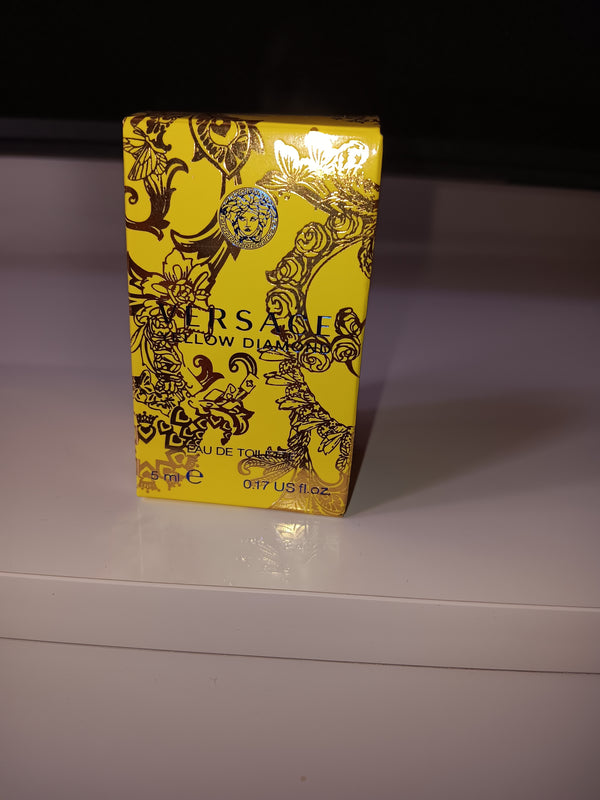 Miniature Versace Yellow Diamond 5 ml [Parfum Yellow Diamond pour femme [Flacon miniature Versace Yellow Diamond [Parfum Versace format voyage [Mini parfum féminin Versace
Versace Yellow Diamond petit format [Parfum de luxe femme en miniature [Flacon de parfum Versace 5 ml [Miniature parfum Yellow Diamond
Parfum Versace à emporter partout