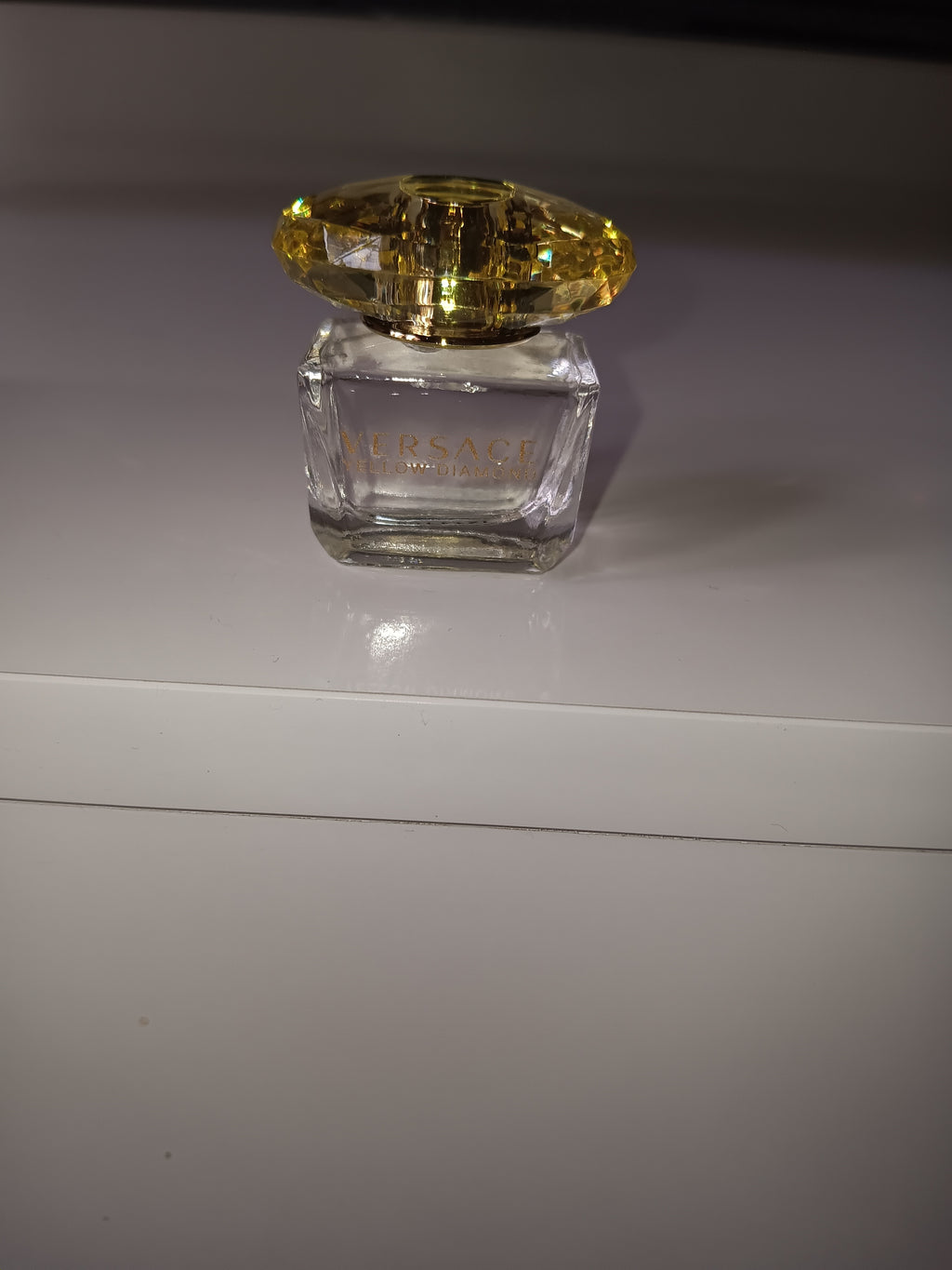Miniature Versace Yellow Diamond 5 ml [Parfum Yellow Diamond pour femme [Flacon miniature Versace Yellow Diamond [Parfum Versace format voyage [Mini parfum féminin Versace
Versace Yellow Diamond petit format [Parfum de luxe femme en miniature [Flacon de parfum Versace 5 ml [Miniature parfum Yellow Diamond
Parfum Versace à emporter partout