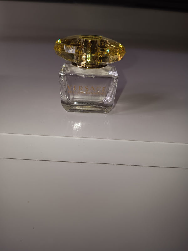 Miniature Versace Yellow Diamond 5 ml [Parfum Yellow Diamond pour femme [Flacon miniature Versace Yellow Diamond [Parfum Versace format voyage [Mini parfum féminin Versace
Versace Yellow Diamond petit format [Parfum de luxe femme en miniature [Flacon de parfum Versace 5 ml [Miniature parfum Yellow Diamond
Parfum Versace à emporter partout