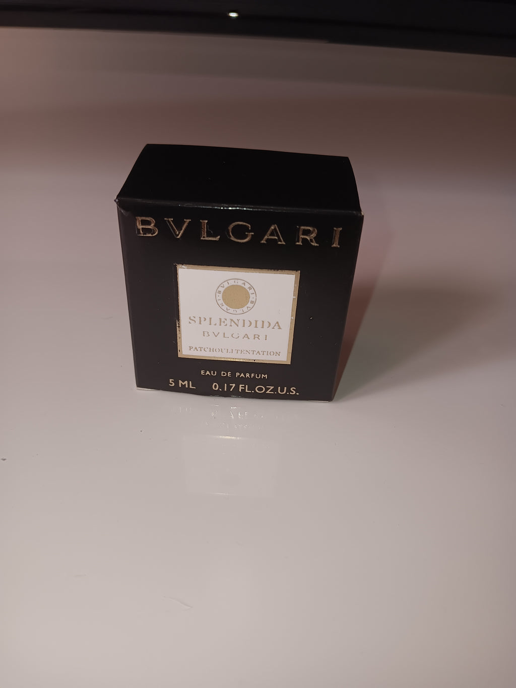 Bvlgari Splendida Patchouli Tentation 5 ml [Parfum miniature Patchouli Tentation de Bvlgari

Petit flacon Bvlgari Splendida pour femme [Parfum féminin Bvlgari en petit format

Mini flacon de fragrance Patchouli Tentation [Bvlgari Splendida parfum format poche

Parfum de luxe Bvlgari pour collectionneuses [Miniature parfum Bvlgari facile à transporter [Flacon 5 ml de Bvlgari Splendida Patchouli Tentation [Parfum Patchouli Tentation en format miniature
